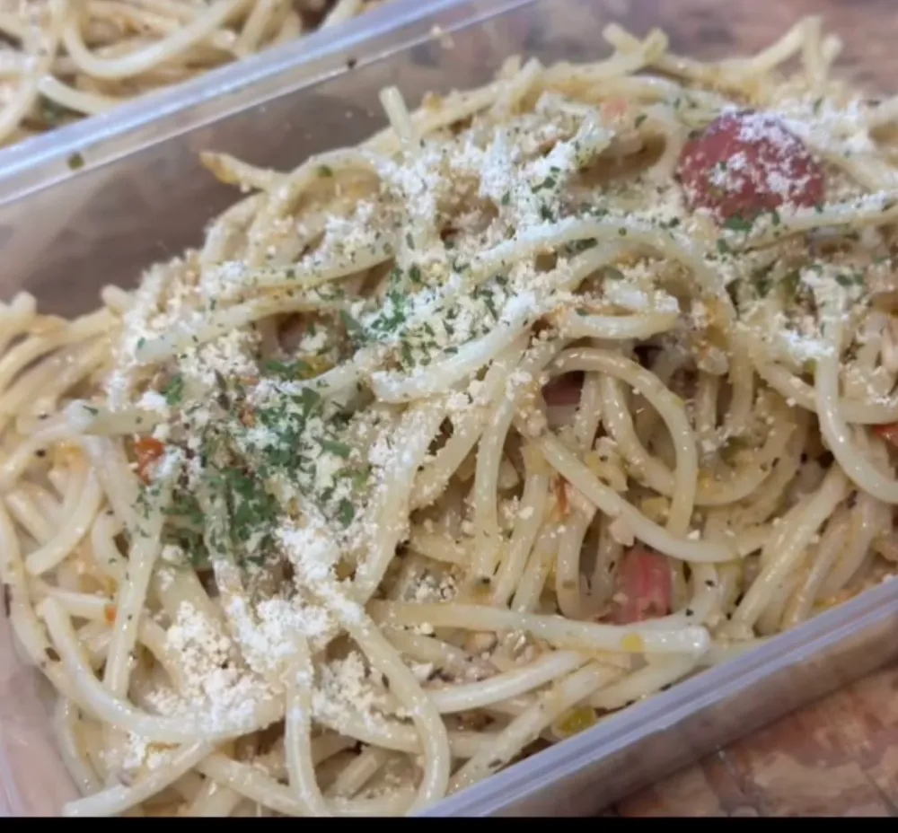 Spaghetti sausage carbonara