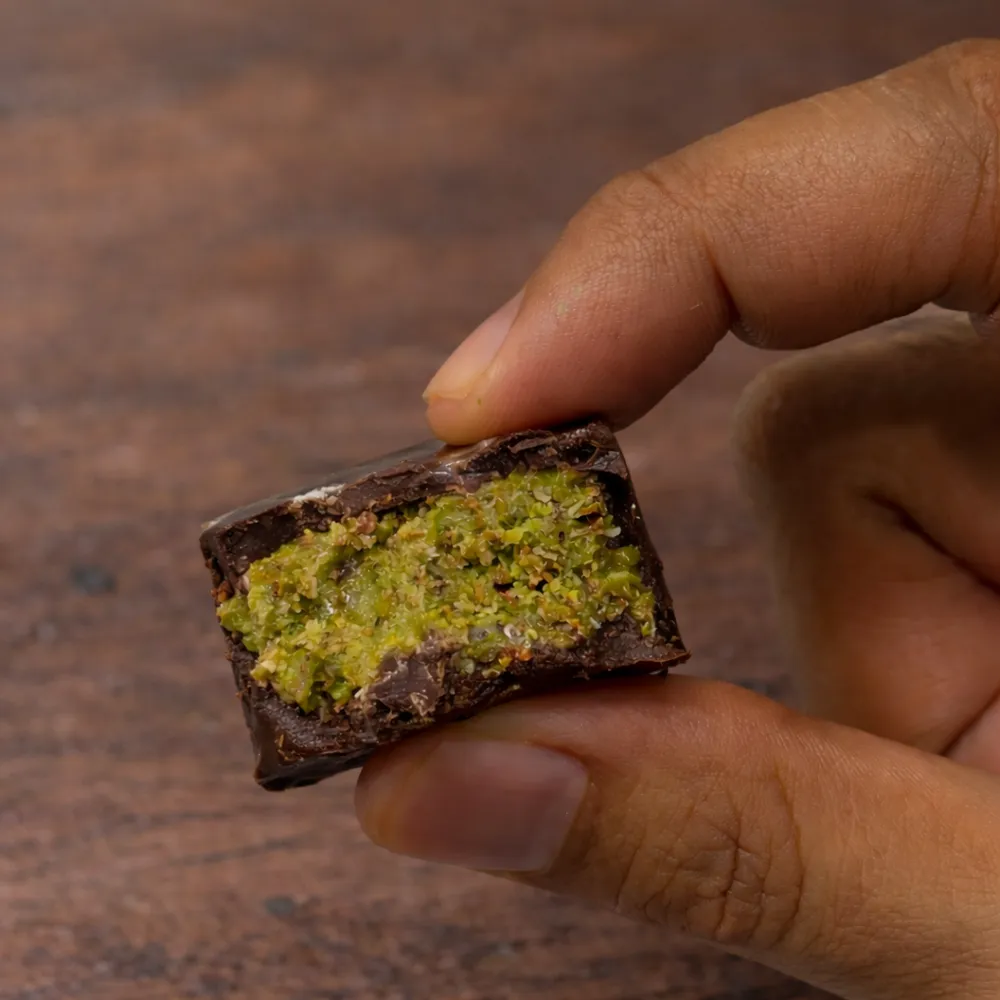 Pistachio Kunafa Chocolate Bites